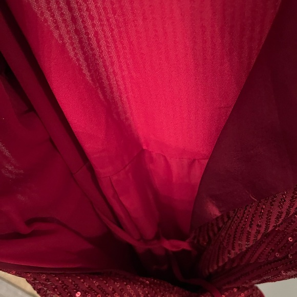 NWT RED SEQUINED  DRESS. Beautiful for Christmas, Valentines or just going out. - Picture 3 of 7